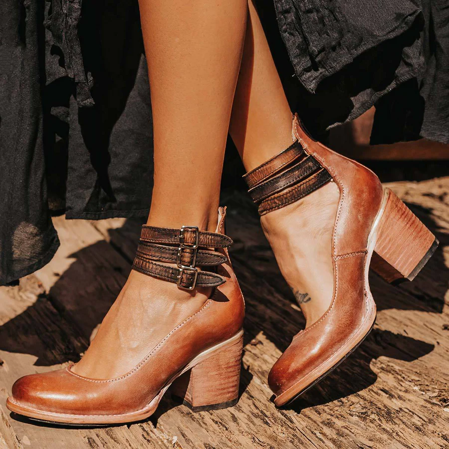 Zapatos con tacón estilo retro y diseño elegante