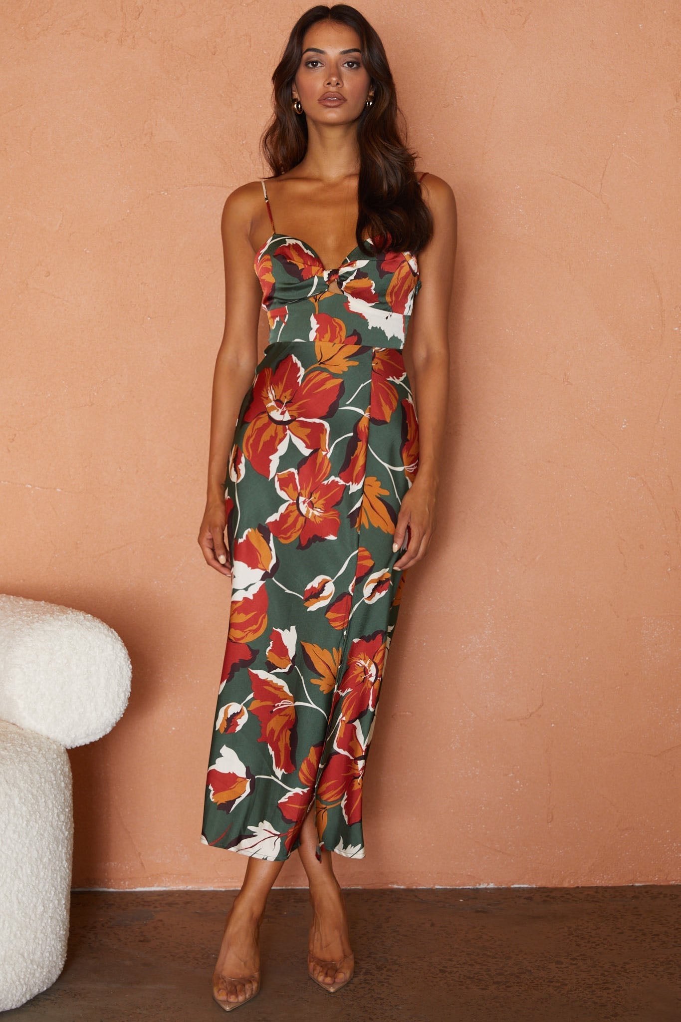 Vestido midi con tirantes finos y escote estructurado con estampado floral