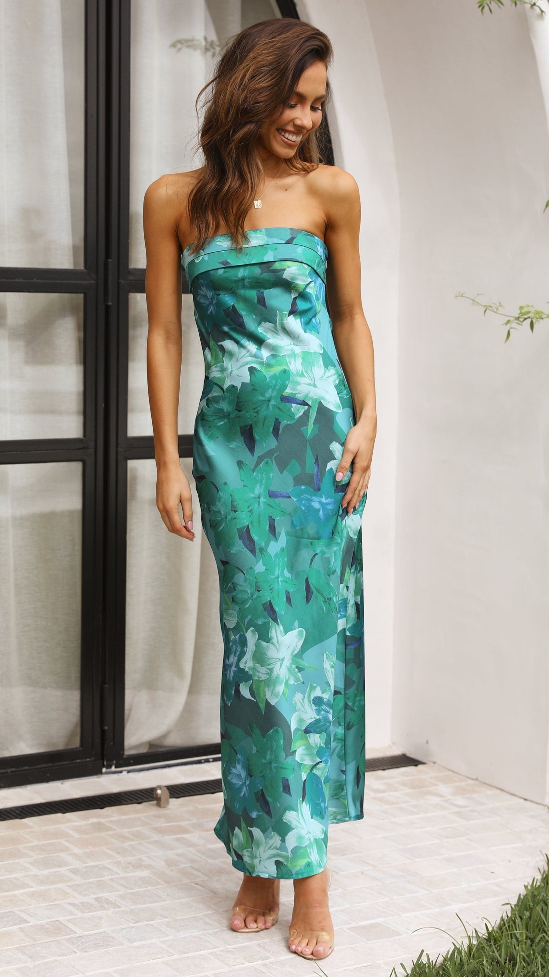 Vestido elegante sin tirantes ideal para cualquier ocasión
