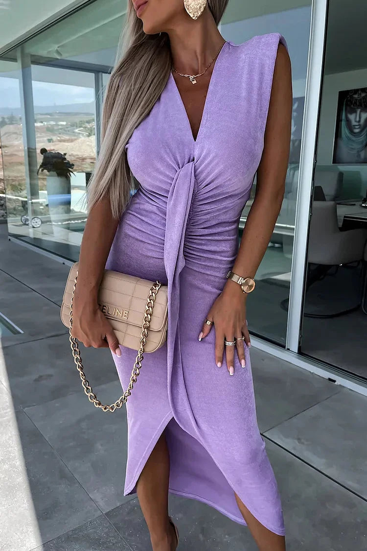 Vestido midi elegante con falda asimétrica y escote en V ideal para ocasiones especiales