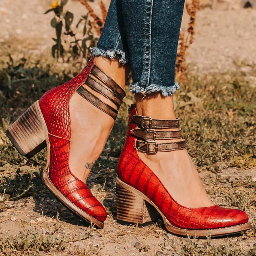 Zapatos con tacón estilo retro y diseño elegante