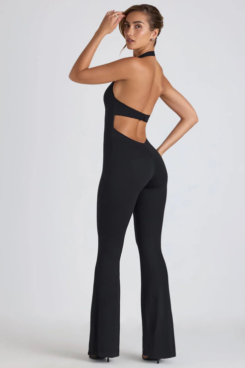 Mono halter elegante con escote en V profundo espalda abierta y pantalón ancho