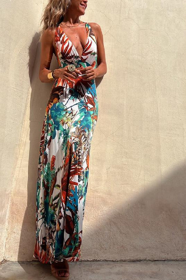 Vestido largo cruzado con estampado tropical y diseño de espalda descubierta ideal para el verano