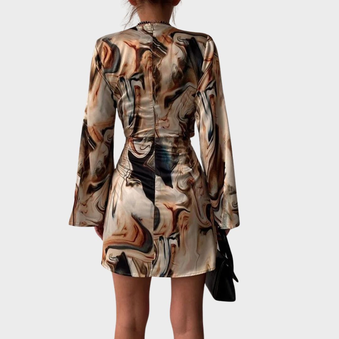 Vestido corto moderno con estampado abstracto de mármol y mangas largas