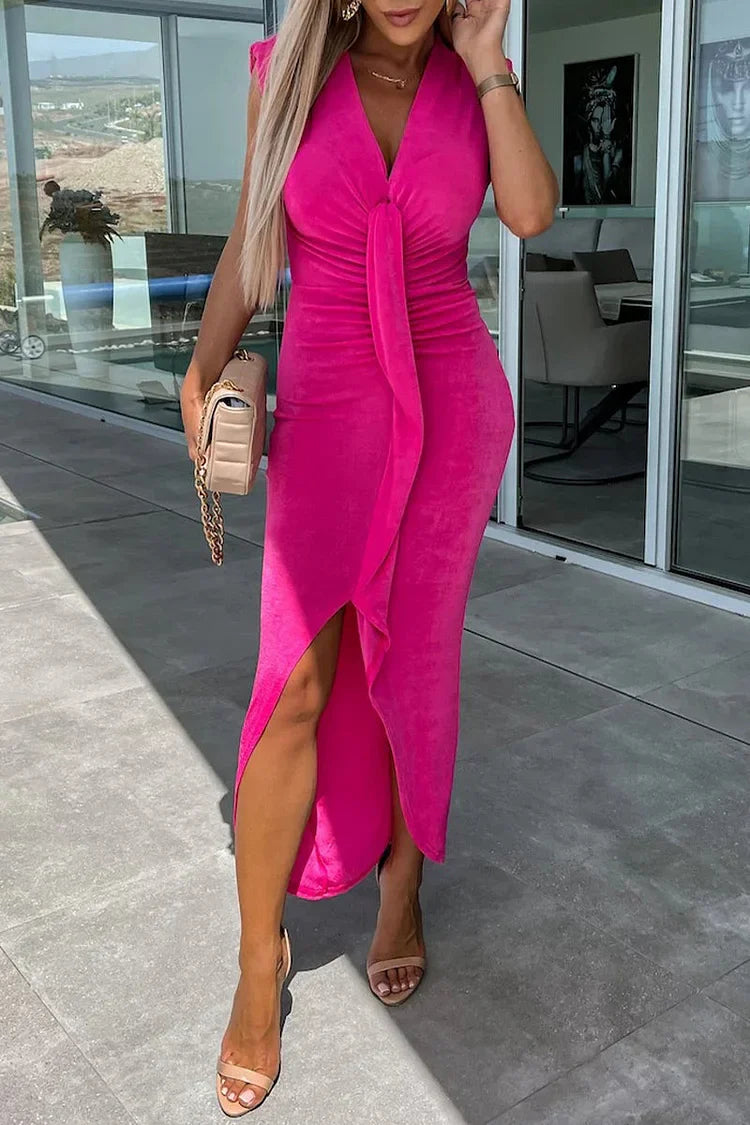 Vestido elegante con escote en V y diseño de pliegues asimétricos ideal para cualquier ocasión