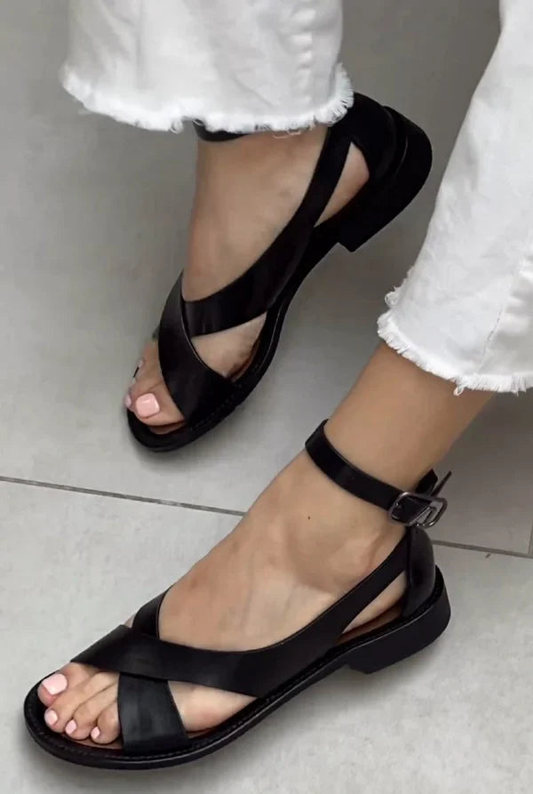 Lana - Chic Sandalias de piel con hebilla cruzada