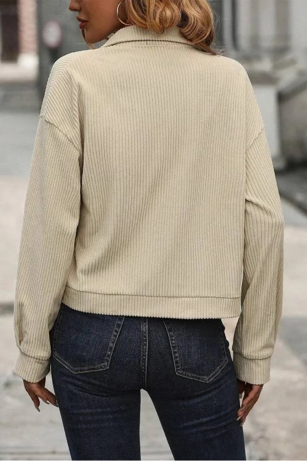 Chaqueta Beige de Bolsillos con Solapa y Cuello Doblado