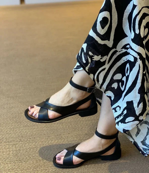 Lana - Chic Sandalias de piel con hebilla cruzada