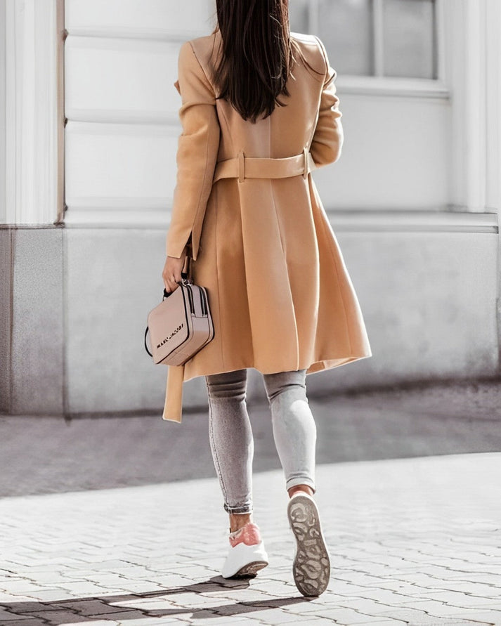 Abrigo largo elegante con cinturón para mujeres con estilo