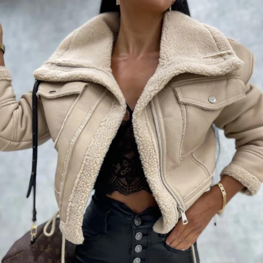 Chaqueta corta para mujer con diseño moderno y elegante
