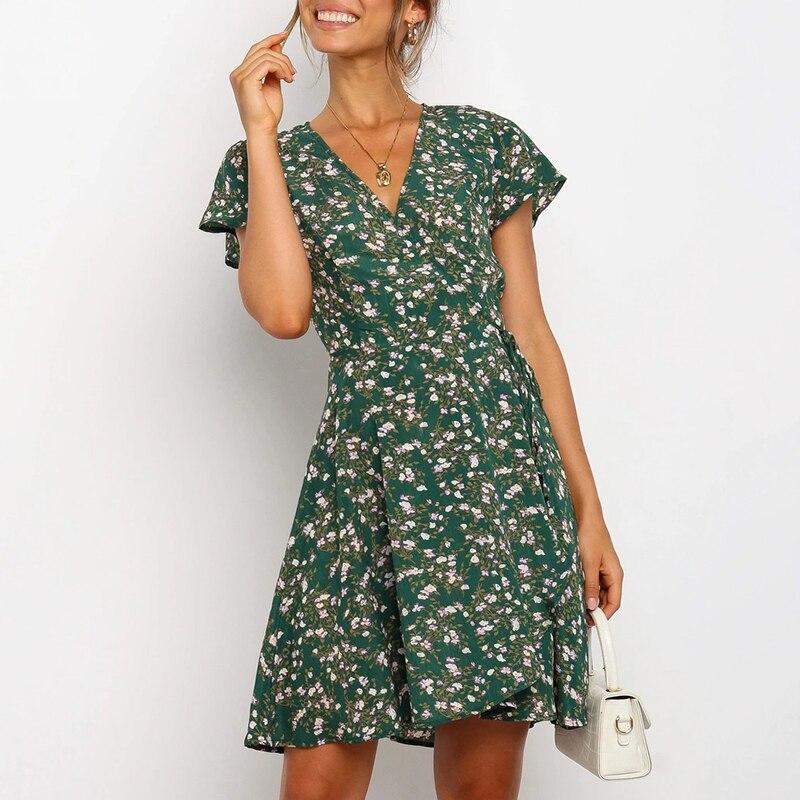 Vestido bohemio con estampado floral y escote en V, ideal para cualquier ocasión