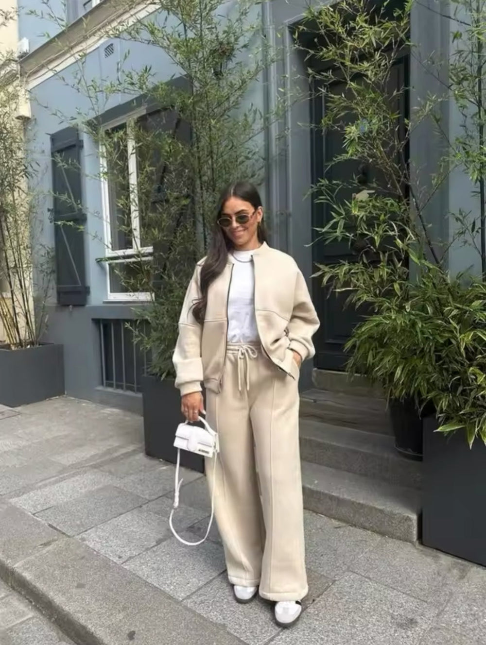 Conjunto deportivo casual para mujer con chaqueta de cremallera y pantalón acampanado de talle alto