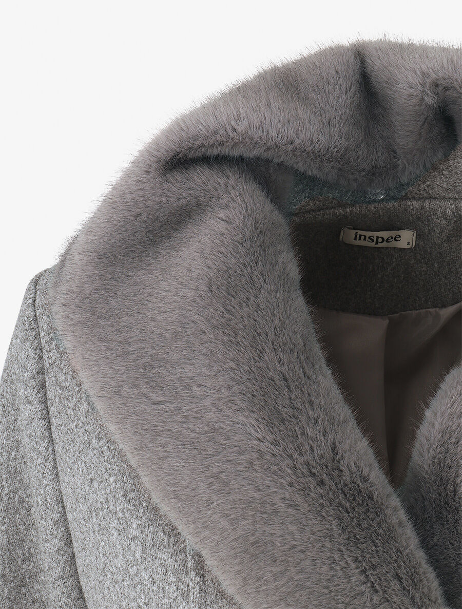 Abrigo monocromático para mujer con cuello elegante