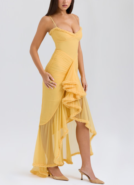 Vestido largo de noche con tirantes finos y falda asimétrica para un estilo sofisticado