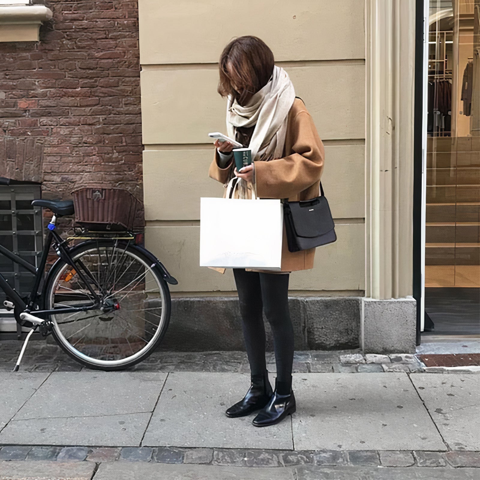 Elegante abrigo de invierno para mujer, moderno y cómodo