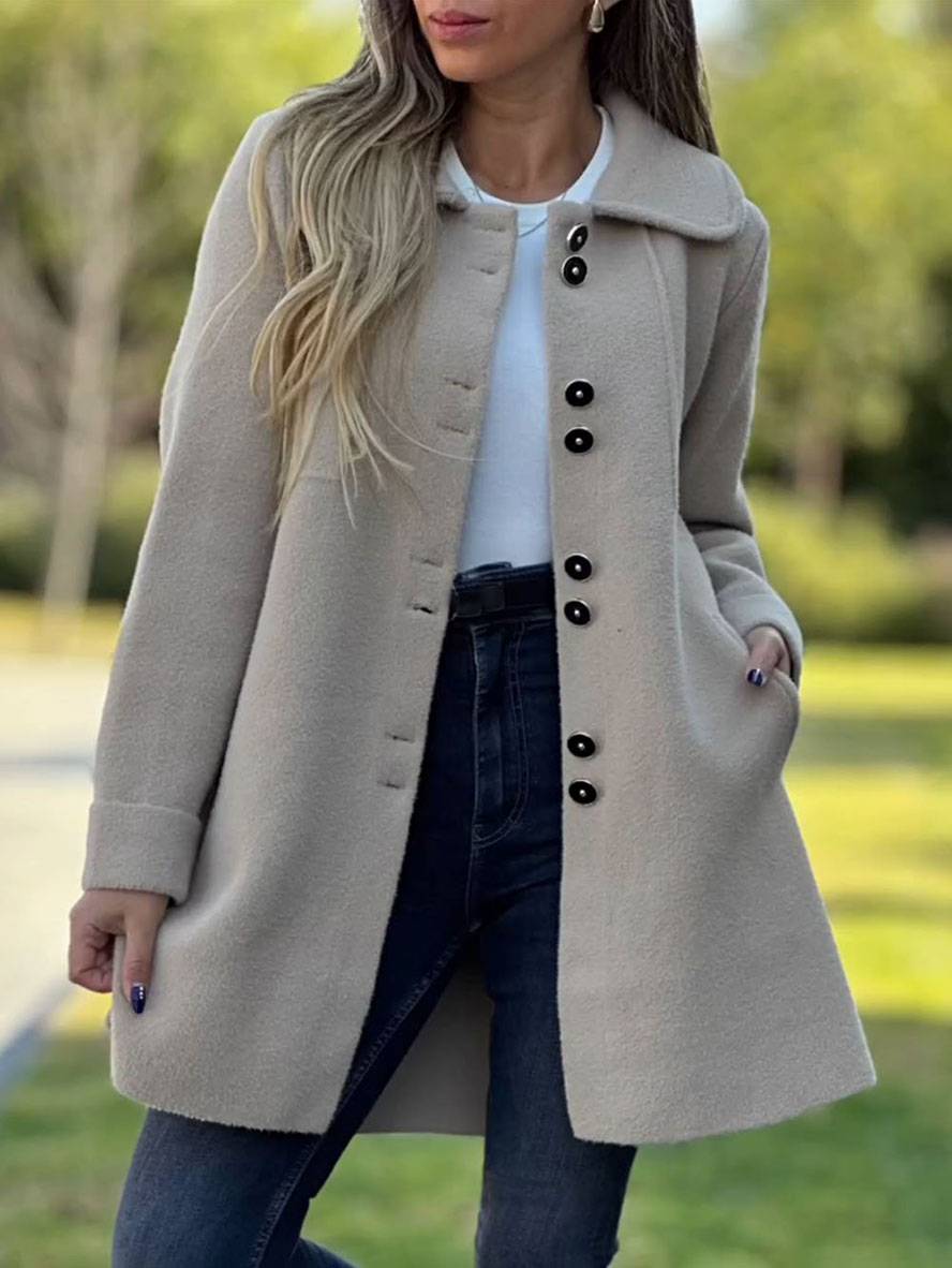 Abrigo elegante de mujer con cierre de botones, bolsillos y cuello de solapa