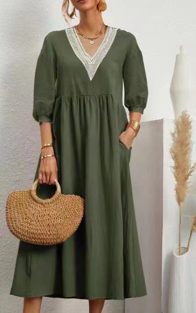 Vestido con cuello en V y mangas sueltas con detalles de encaje