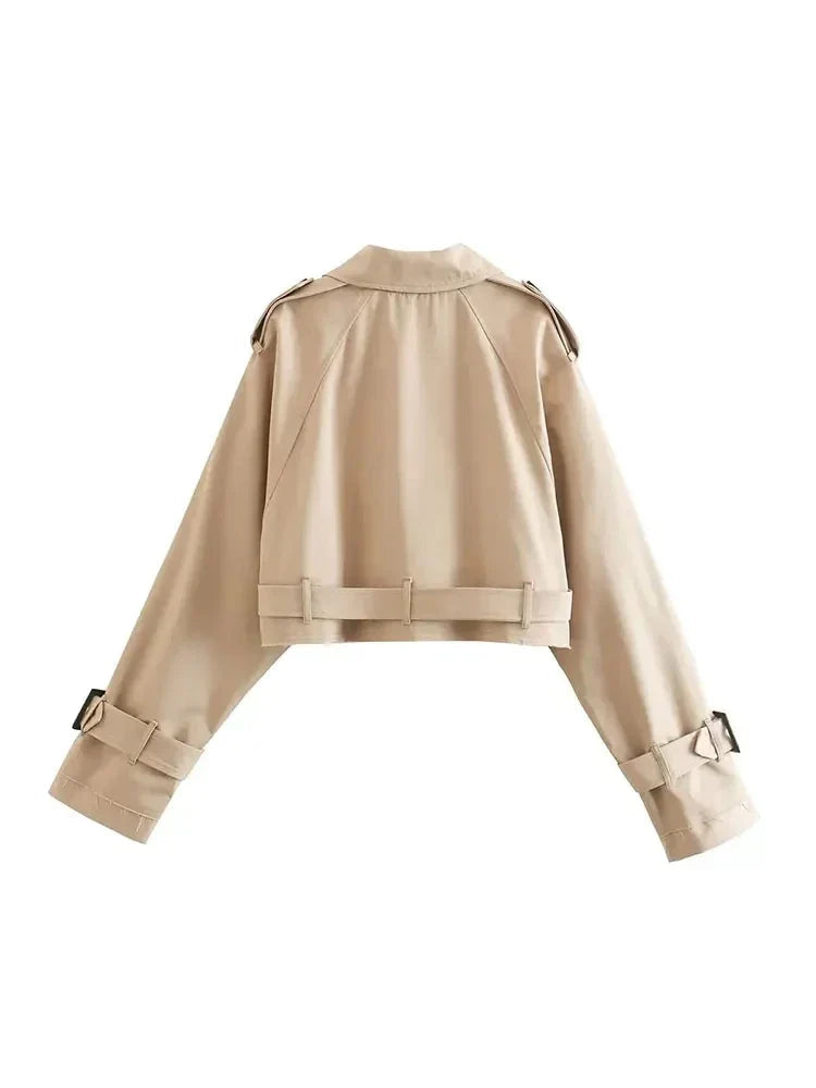 Gabardina corta para mujer con estilo moderno y sofisticado