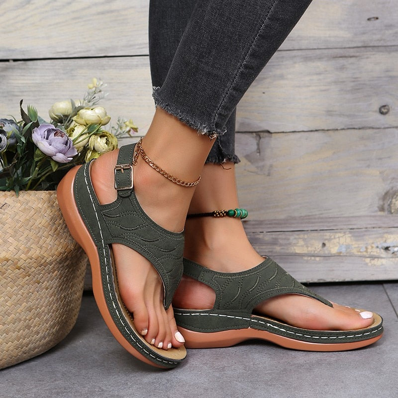 Sandalias deportivas modernas para mujer con diseño casual