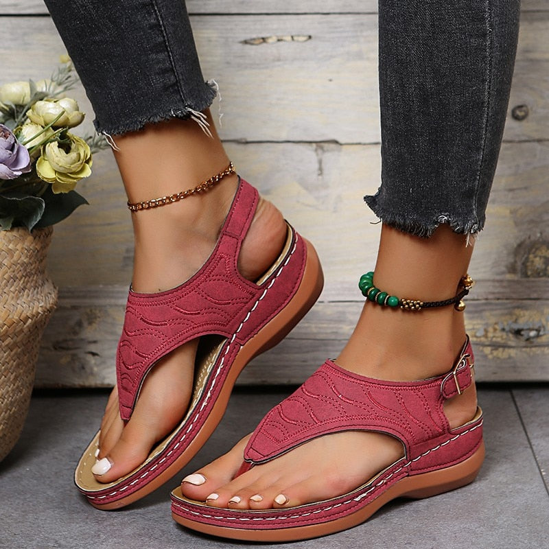 Sandalias deportivas modernas para mujer con diseño casual