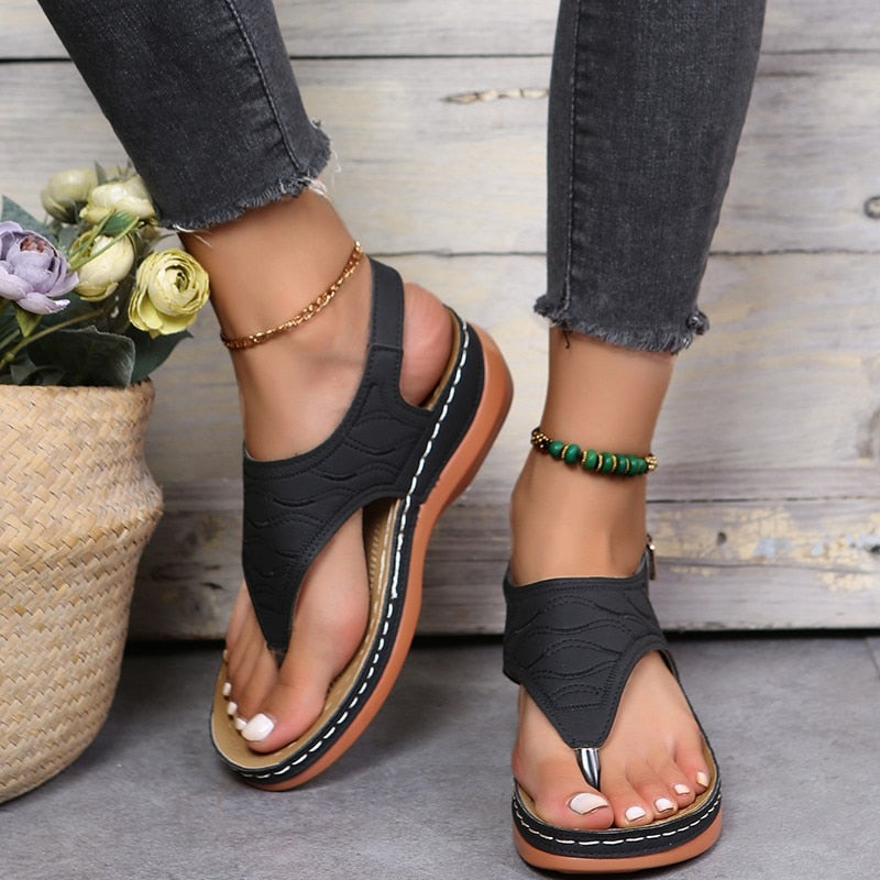 Sandalias deportivas modernas para mujer con diseño casual