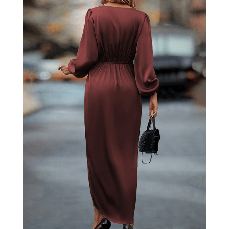 Vestido midi elegante con mangas largas y estilo moderno