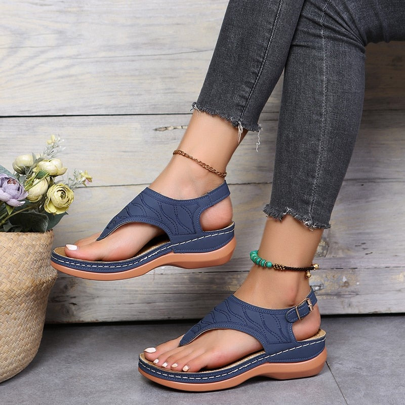 Sandalias deportivas modernas para mujer con diseño casual