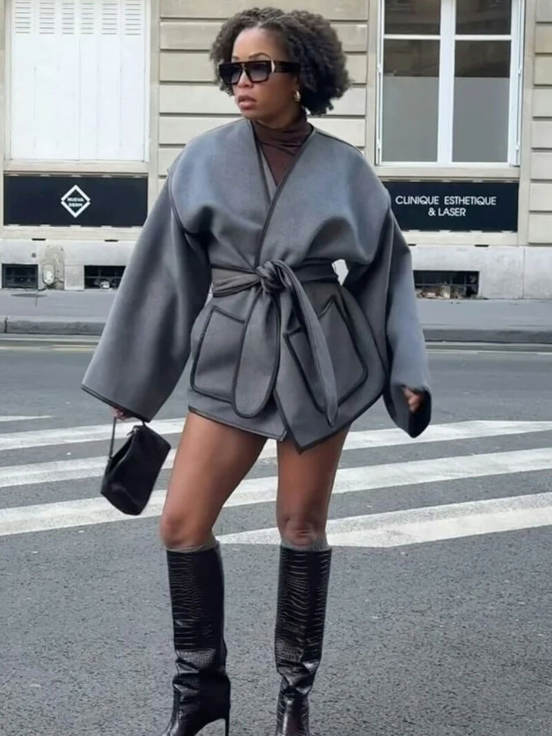 Abrigo moderno para mujer con cinturón elegante