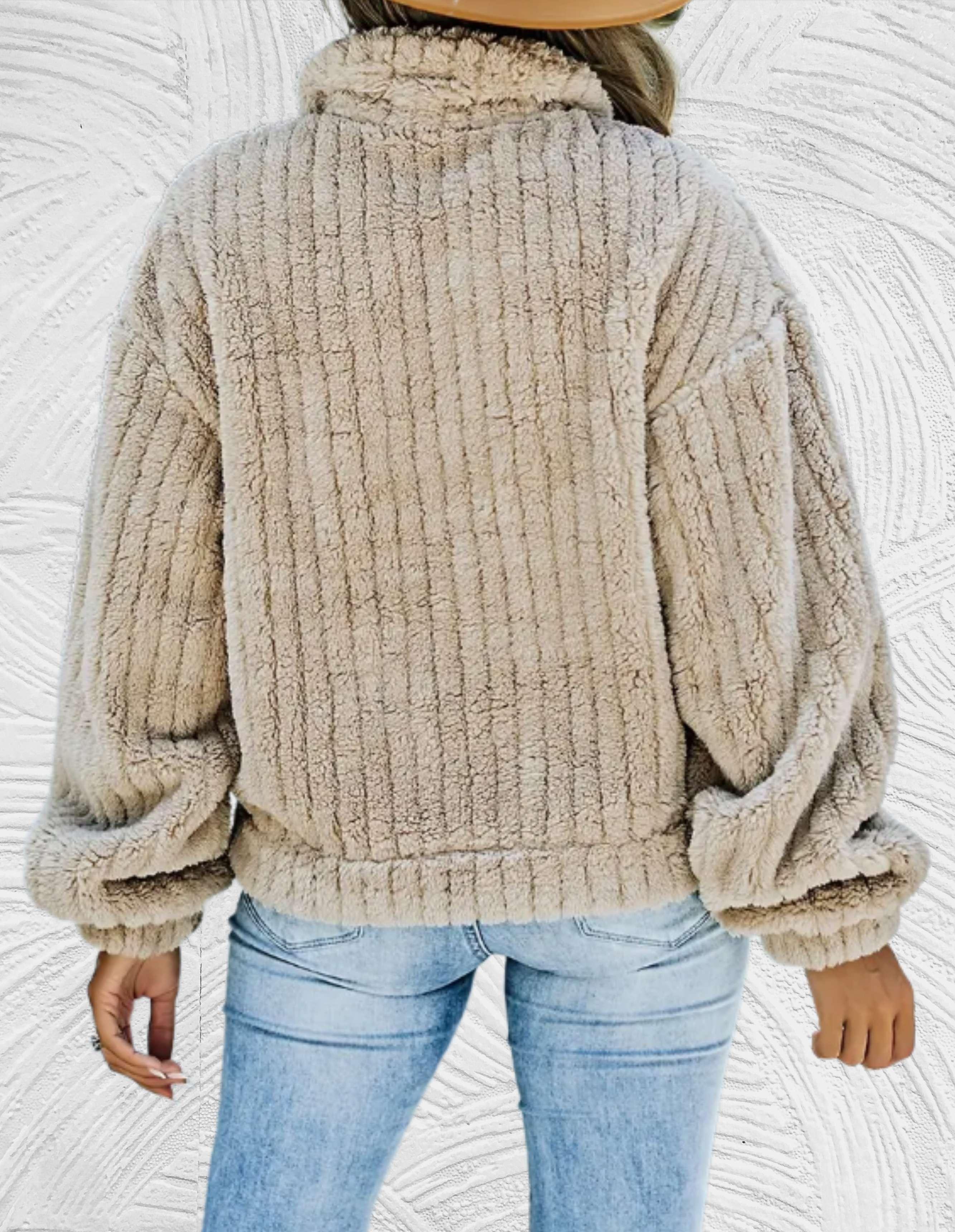 Chaqueta suave y moderna para mujer con diseño elegante y funcional