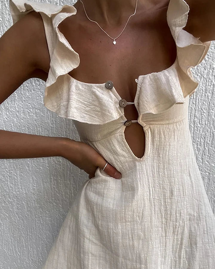 Vestido casual con volantes y detalles recortados para un estilo moderno