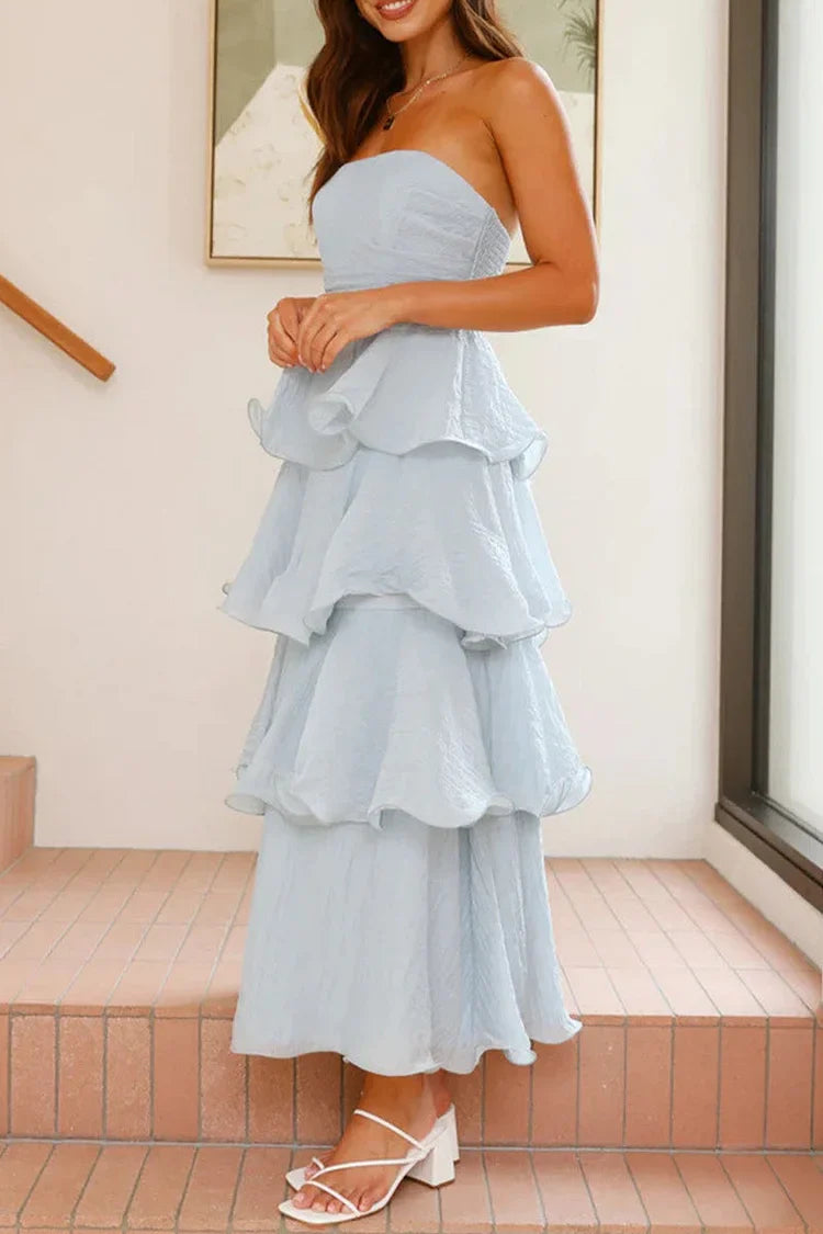 Vestido sin espalda con volantes y falda tipo pastel ideal para ocasiones especiales