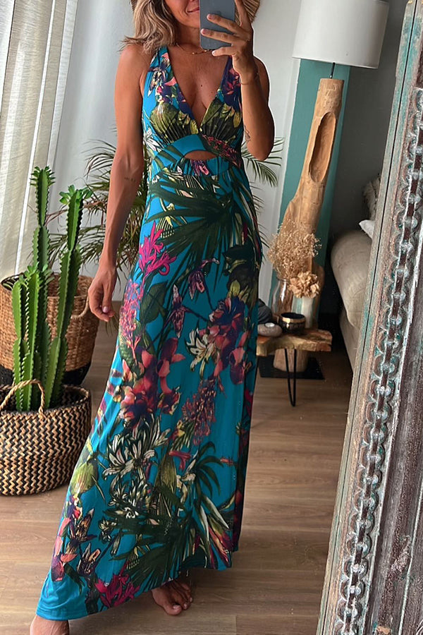 Vestido largo cruzado con estampado tropical y diseño de espalda descubierta ideal para el verano