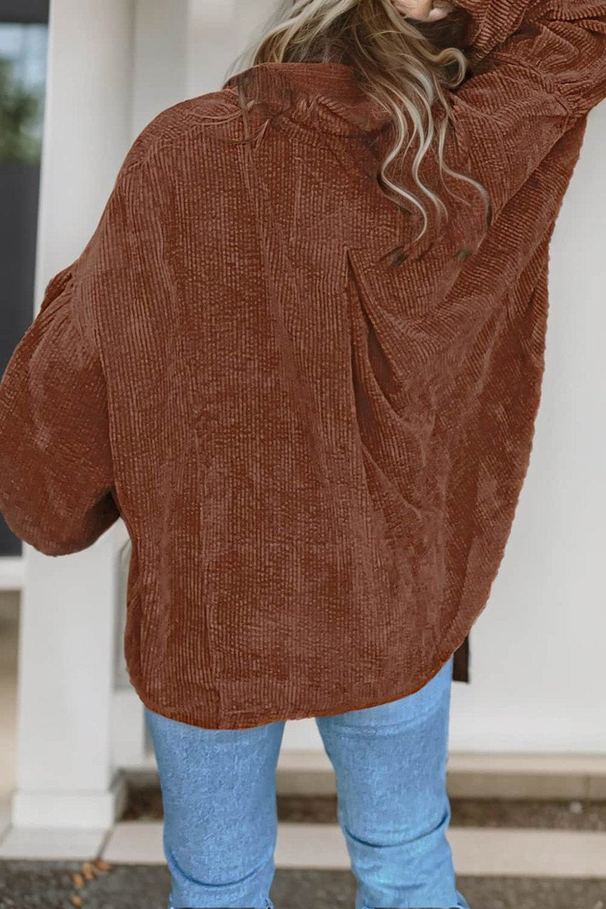 Camisa de Pana con Mangas Abullonadas en Color Café para un Estilo Sin Esfuerzo