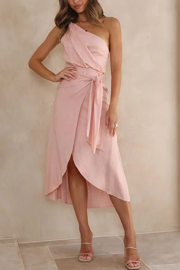 Vestido midi cruzado para mujer con diseño asimétrico y detalle elegante