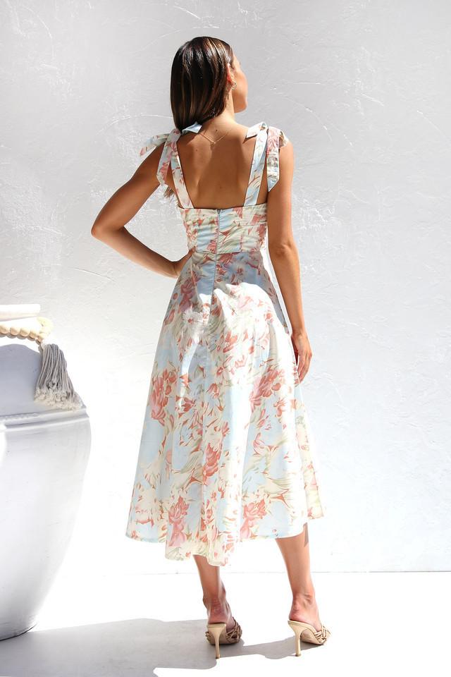 Vestido midi con diseño estampado y tirantes finos para estilo casual y moderno