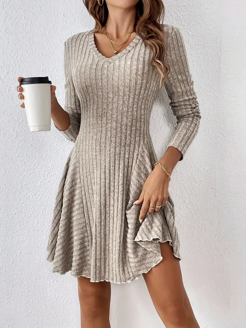 Vestido casual de manga larga con diseño moderno y favorecedor