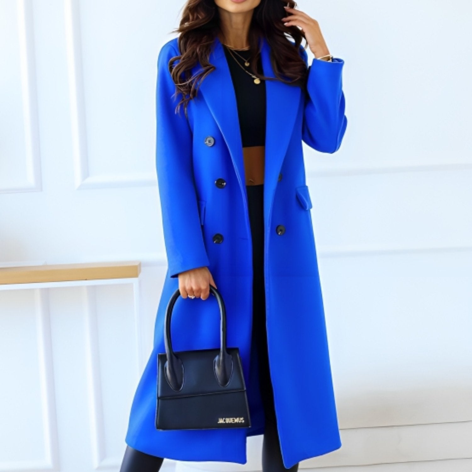 Abrigo elegante y acogedor para mujer en invierno