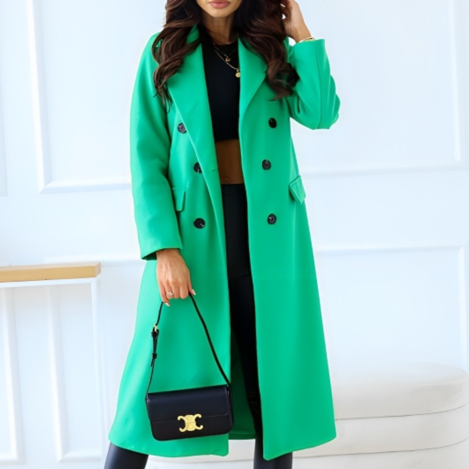 Abrigo elegante y acogedor para mujer en invierno