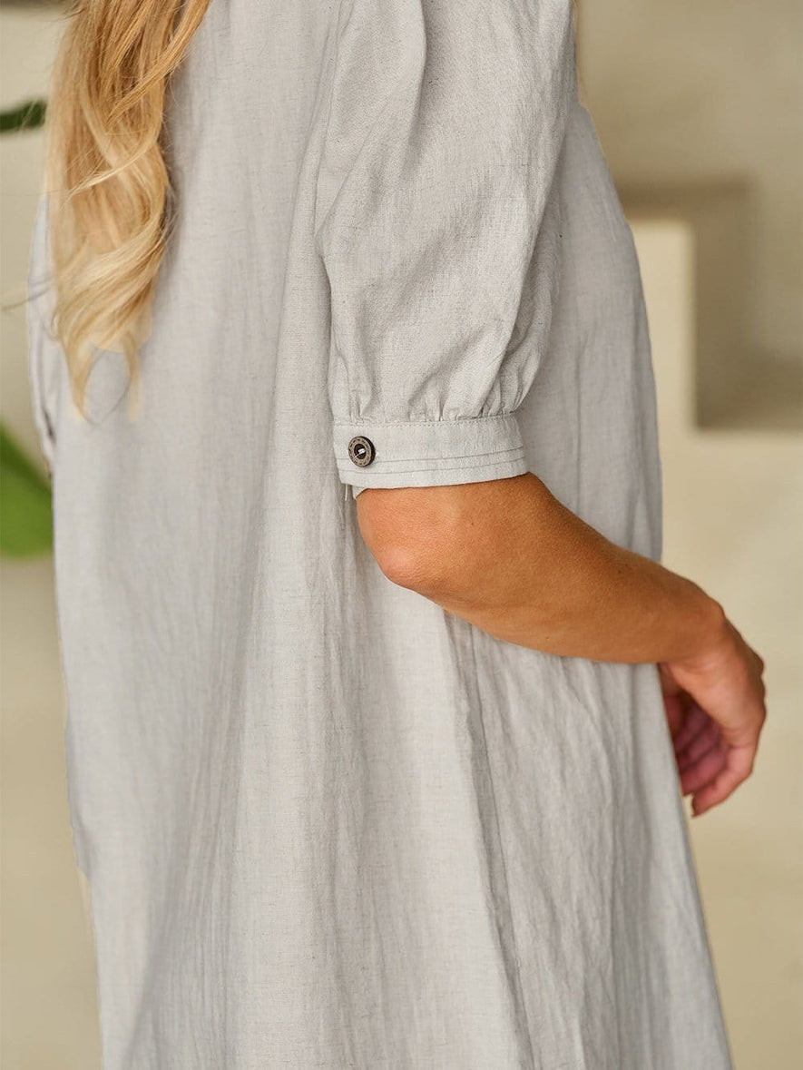 Vestido mini de manga larga con cuello redondo y diseño elegante para un mira sofisticado