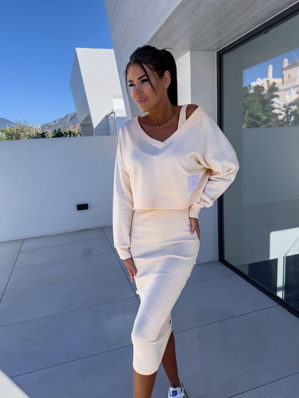 Conjunto de vestido sudadera casual para un estilo moderno y relajado
