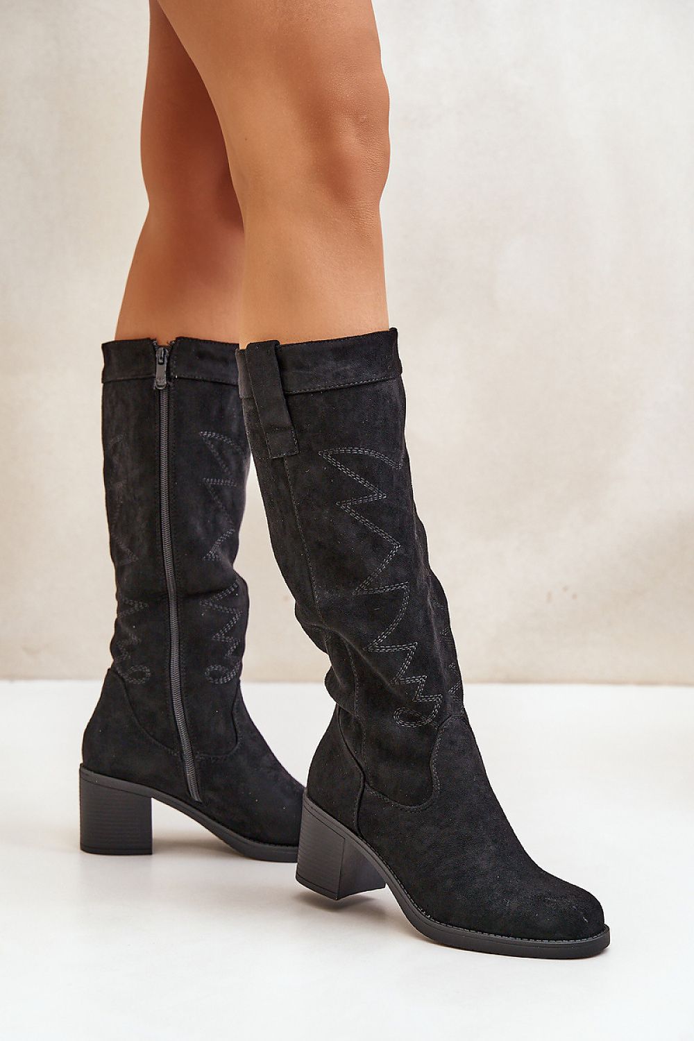 Botas elegantes de tacón bajo para un estilo casual y moderno