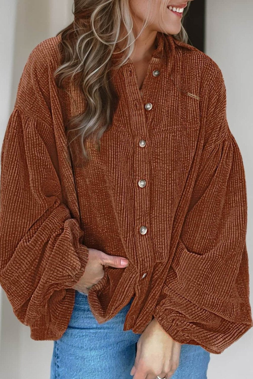 Camisa de Pana con Mangas Abullonadas en Color Café para un Estilo Sin Esfuerzo