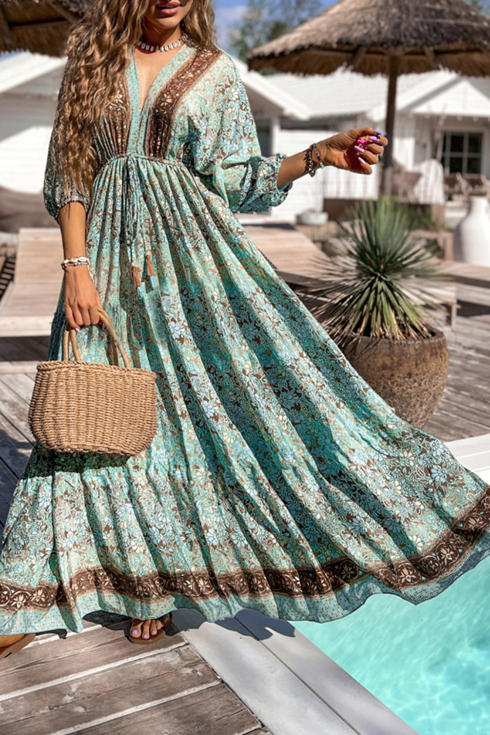 Vestido bohemio largo con estampado floral, espalda abierta y cintura alta