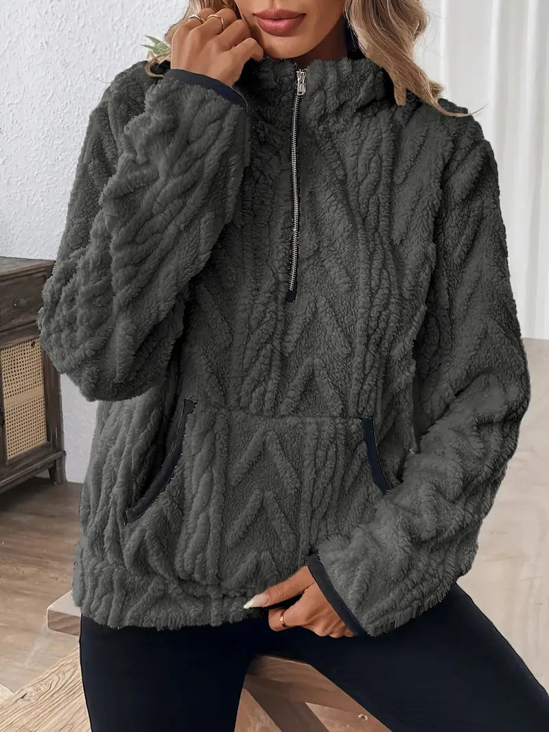 Sudadera con capucha para mujer con media cremallera y diseño moderno