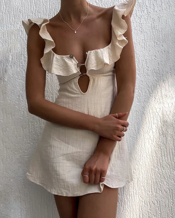 Vestido casual con volantes y detalles recortados para un estilo moderno