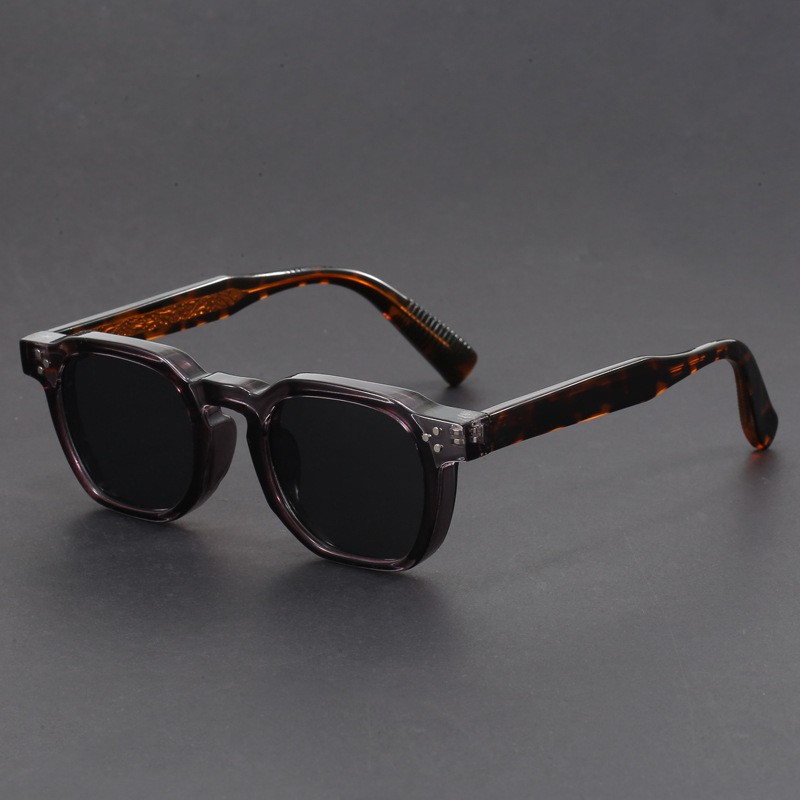 Gafas de sol retro con diseño elegante ideales para un estilo moderno y atemporal