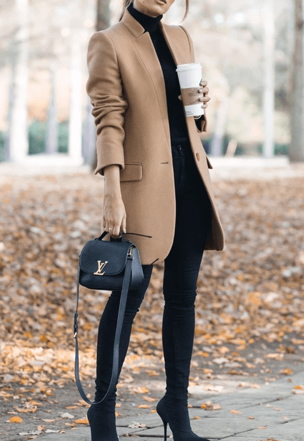 Abrigo de Cuello Alto Minimalista – Diseño en Color Sólido para Mujeres Modernas