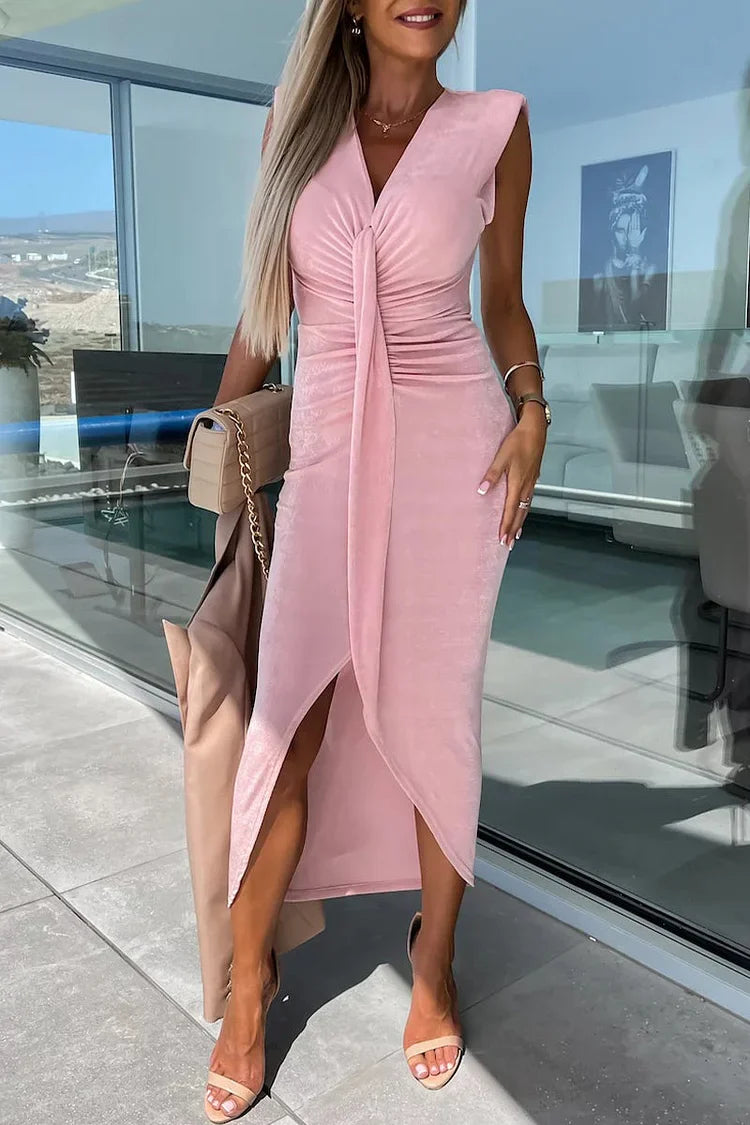 Vestido elegante con escote en V y diseño de pliegues asimétricos ideal para cualquier ocasión