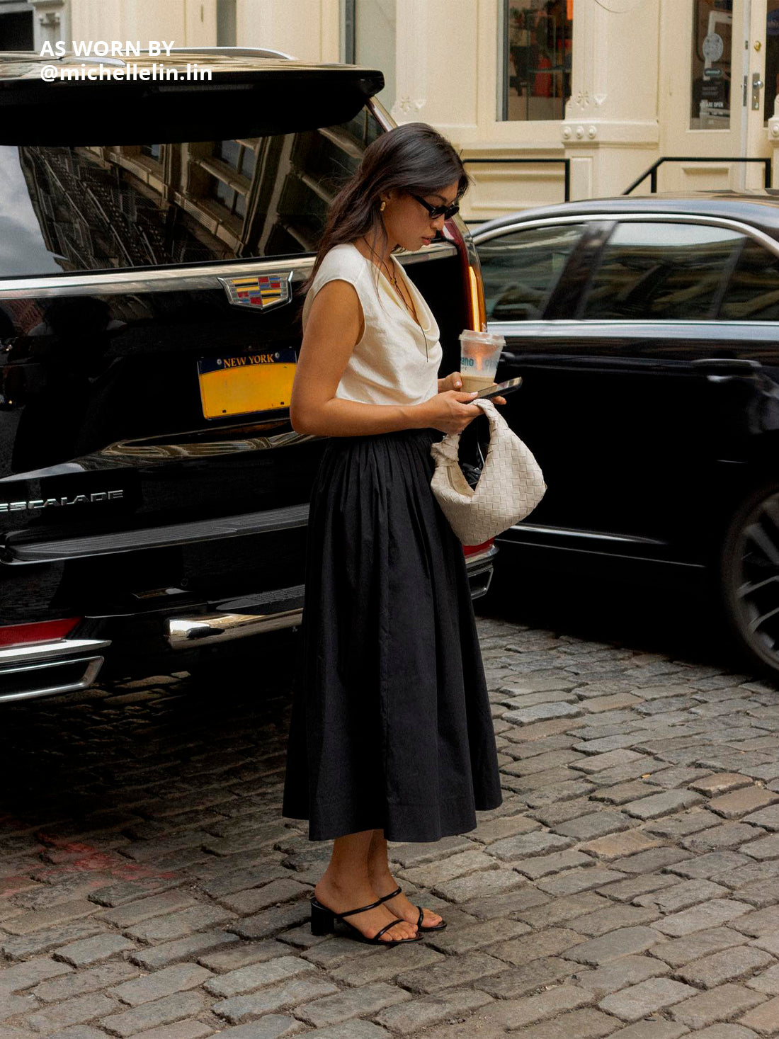 Falda midi amplia con estilo actual para un mira versátil