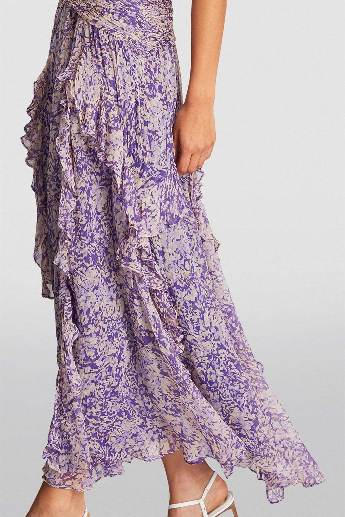 Vestido maxi elegante con plisado y detalles de volantes para un mira sofisticado